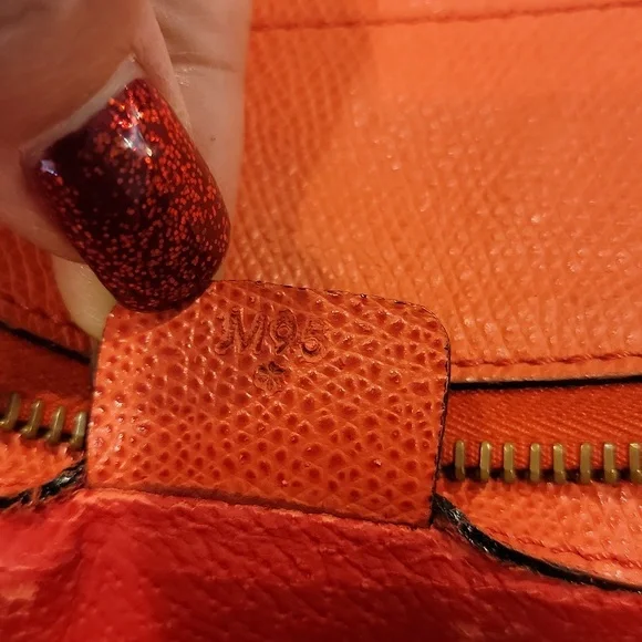 Pink Leather Handbag - Picture 11 of 12